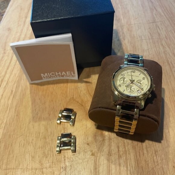 Michael Kors Tortoise Shell Watch - Picture 4 of 4